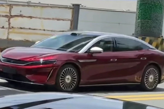 Mercedes'e Çinli devden uzun menzilli rakip: BYD Da Han tanıtıldı