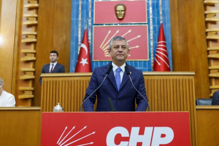 CHP grup toplantısında partiye veda eden Özgür Özel, Milletvekilleriyle birlikte yeni parti kuruyoruz, açıklamasında bulundu