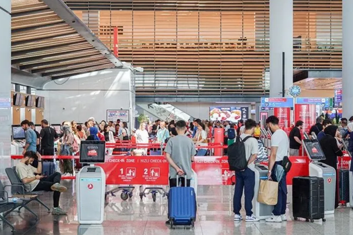İstanbul Havalimanı dün 289 bin 260 yolcuyla tüm zamanların en yüksek günlük yolcu sayısına ulaştı