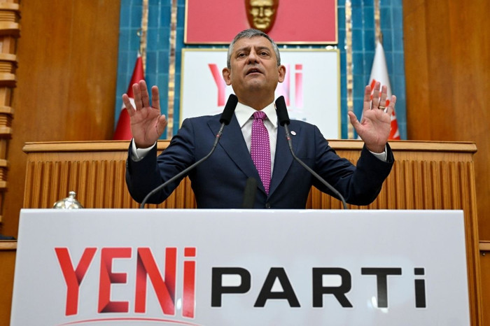 Özgür Özel ve Veli Ağbaba hakkında, 'zincirleme şekilde rüşvet almak' suçlamasıyla fezleke hazırlandı