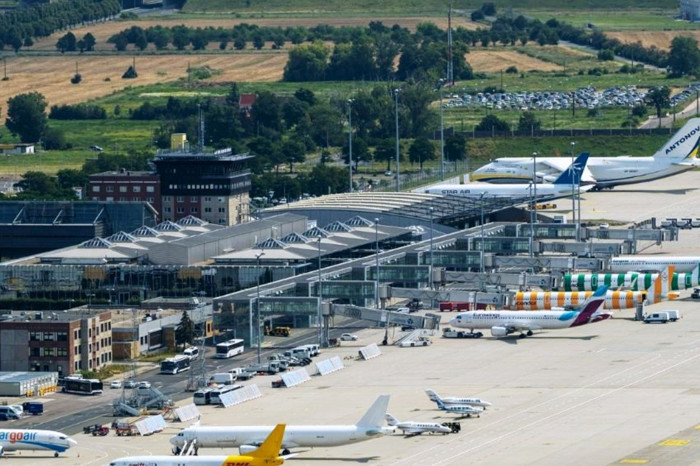 Almanya'nın Leipzig/Halle Havalimanı'nda şüpheli İHA tespiti üzerine uçuşlar geçici olarak durduruldu