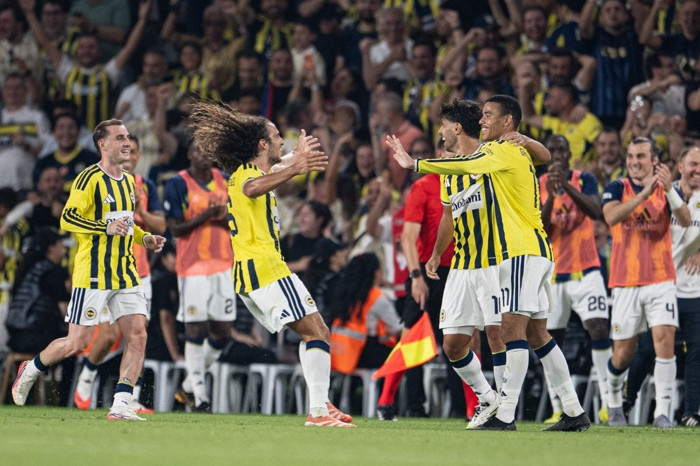 Fenerbahçe Şampiyonlar Ligi yolunda Sturm Graz'ı yendi, tur için avantajı elde etti