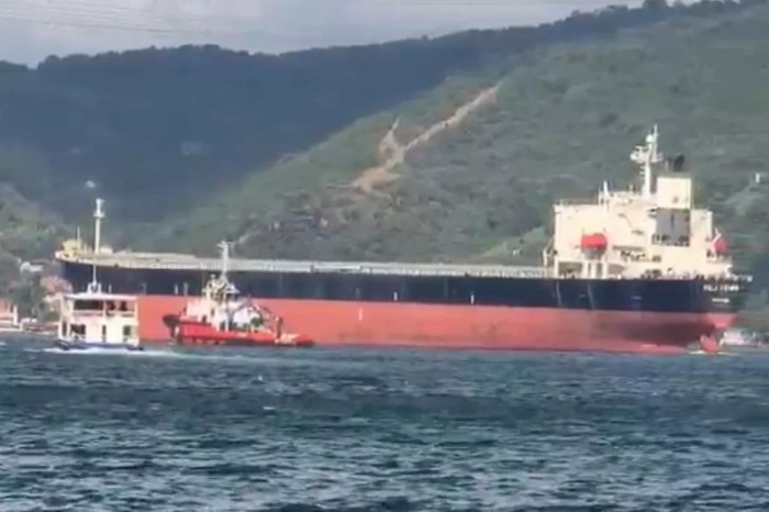 Panama bandıralı gemi arıza yaptı, İstanbul Boğazı'nda trafik çift yönlü askıya alındı