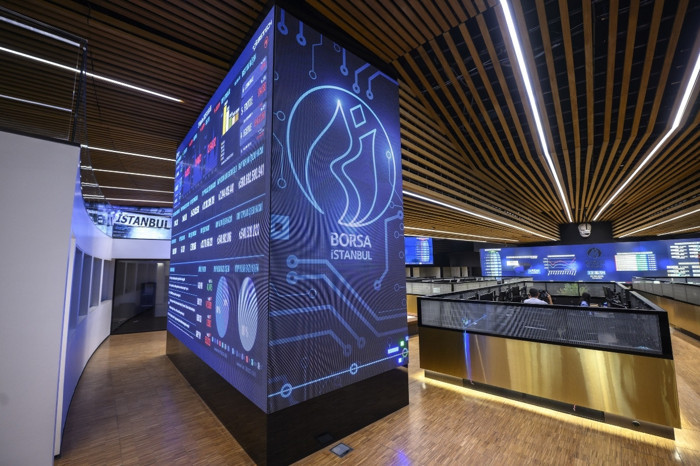 BIST 100 yükselişle kapandı, altının onsu 4 bin 345 doları gördü