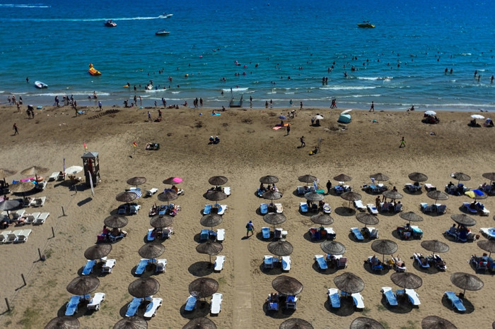 Kültür ve Turizm Bakanlığı’nın ücretsiz halk plajlarına ziyaretçi akını, Antalya 2 milyon sınırını aştı