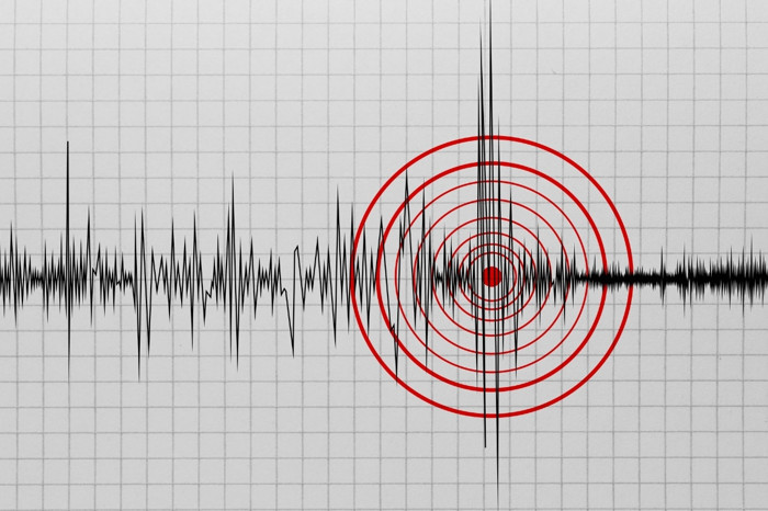 Endonezya’da 7,7 büyüklüğünde deprem meydana geldi, peş peşe artçı sarsıntılar sonrası tsunami alarmı verildi