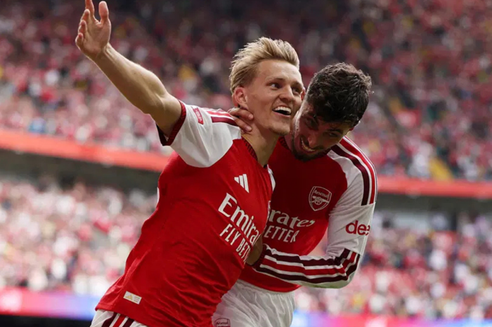 Arsenal, Manchester City'yi devirdi, sezon açılışında kupayı müzesine götürdü