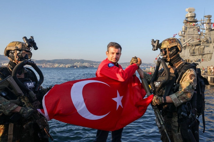 Baykar Yönetim Kurulu Başkanı Selçuk Bayraktar, SAT ve SAS komandolarıyla bir araya geldi