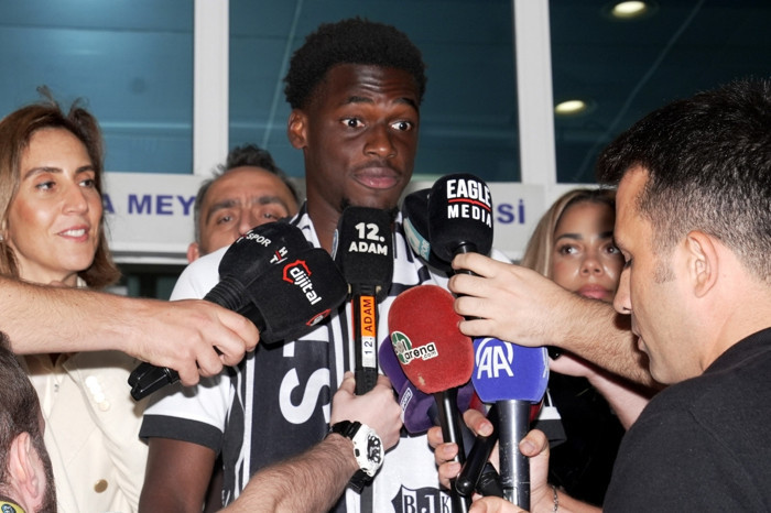 Hollandalı futbolcu Ernest Poku, Beşiktaş için İstanbul'a geldi