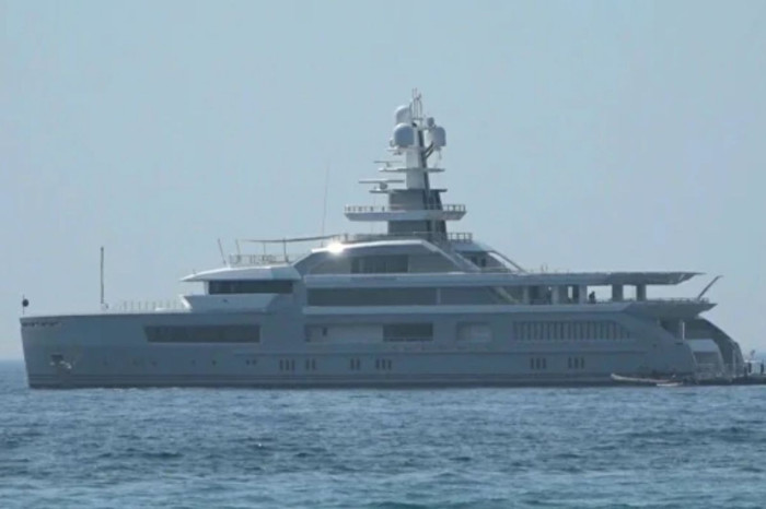 Rus milyarderin 250 milyon dolarlık mega yatı 'Cloudbreak' Kuşadası’nda