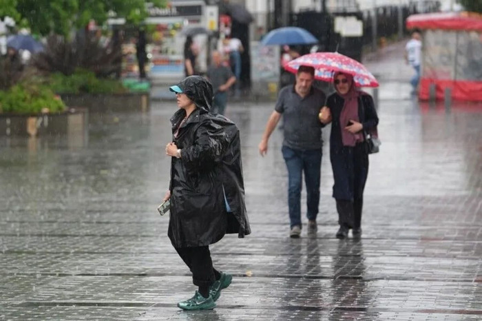 İstanbul yarın yağışlı sistemin etkisi altına girecek