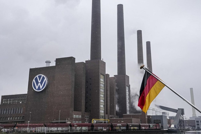 Alman sendikalarından Volkswagen'e kitlesel direnç uyarısı