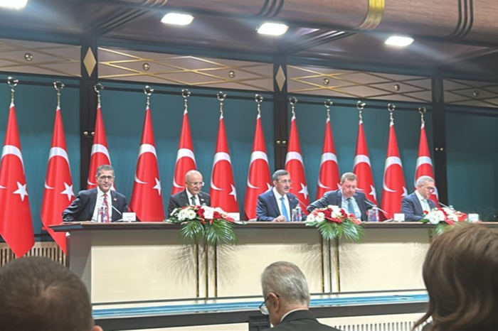 Yeni OVP'yi açıklayan Cevdet Yılmaz, 2026 sonunda kişi başına milli gelirin ilk kez 20 bin doları geçmesinin beklendiğini açıkladı