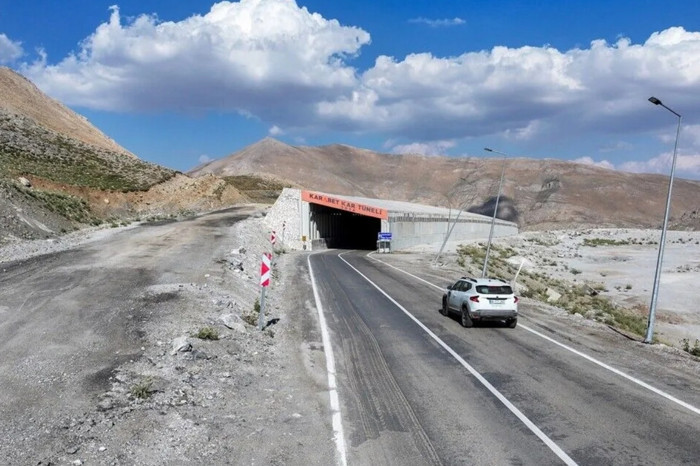 Kışın ulaşımın aksadığı Bahçesaray'a yapılacak tünel için etüt çalışmaları başladı