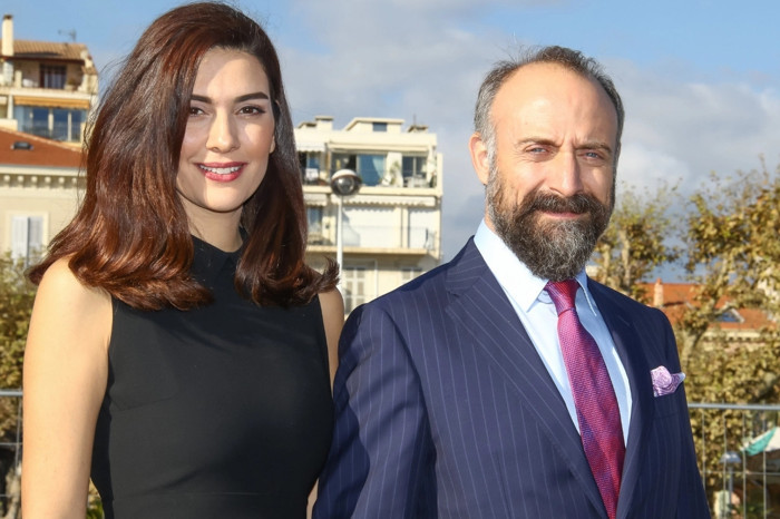 Halit Ergenç'ten eşi Bergüzar Korel'e 'Bergüzar ile bir sahne... Her şey olabilir' açıklaması