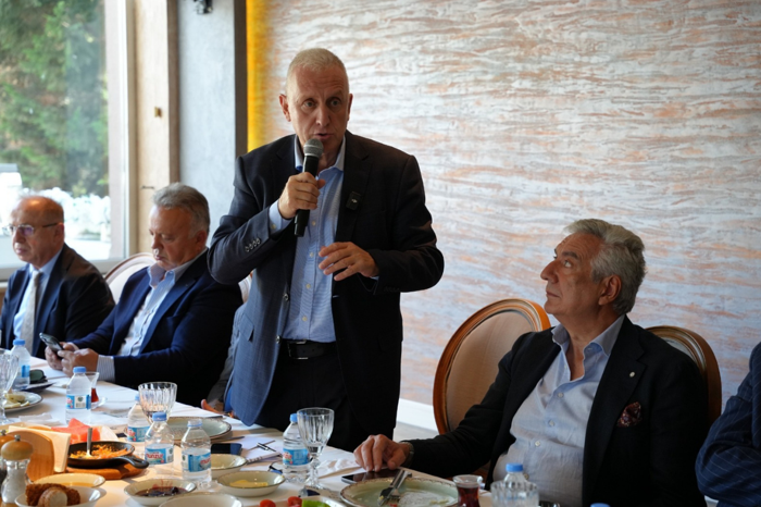 İstanbul Sanayi Odası'nda başkan adaylığını açıklayan Ender Yılmaz, 60'tan fazla sanayici ile kahvaltıda buluştu