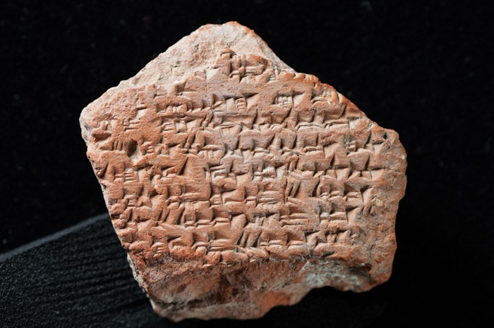 Hattuşa'da bulunan çivi yazılı tablet parçasının Kadeş Barış Antlaşması'nın nüshalarından olduğu belirlendi