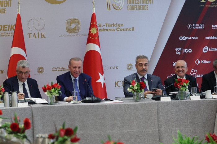 Erdoğan, ABD ile siyasi ahengin ticarete yansımasını arzu ettiğini söyledi, ekonomi programıyla ilgili açıklamalar yaptı