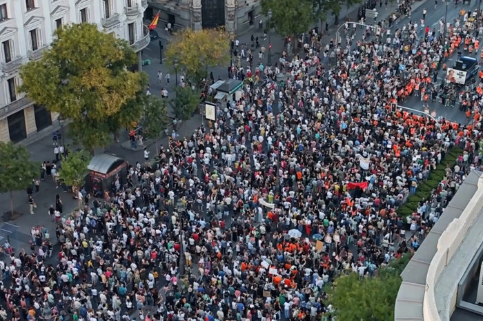 Konut krizi Madrid'i sokağa döktü, İspanyollar meydanda