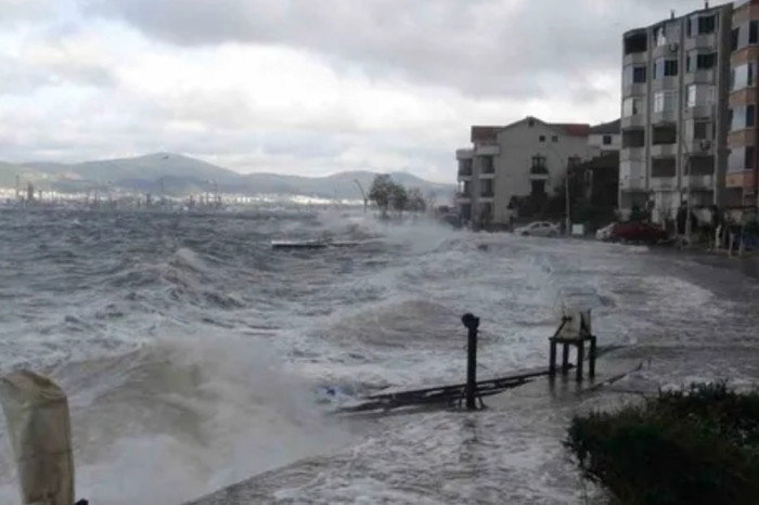 Meteorolojiden Batı Karadeniz ve Marmara denizleri için fırtına uyarısı