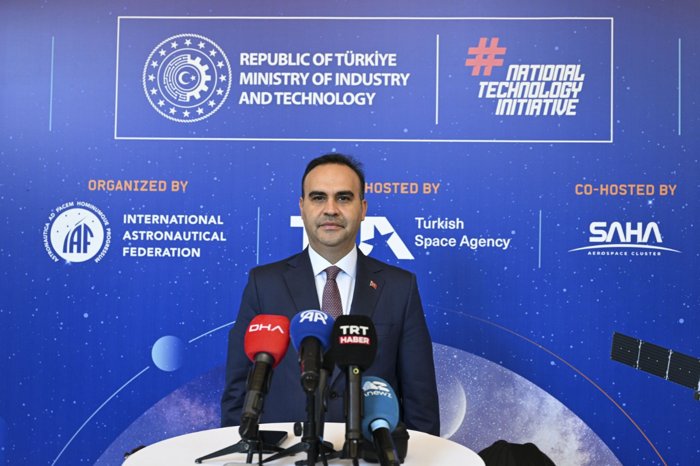 Sanayi ve Teknoloji Bakanı Mehmet Fatih Kacır, Türkiye'nin uzay alanındaki hedeflerini Antalya'da anlattı