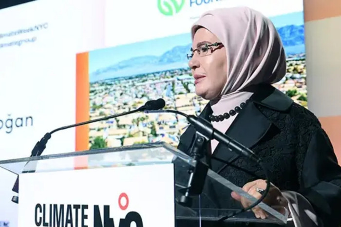 Emine Erdoğan’dan genç kızlara 'İz Bırak' ve  'Kendi sözünüzü cesaretle ortaya koyun' mesajı