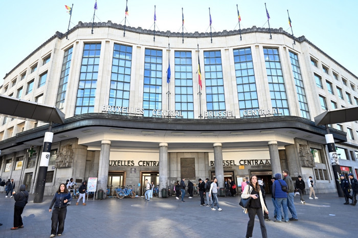 Belçika’da kamu çalışanları hükümetin kesinti planlarına karşı iş bıraktı