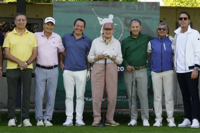 Koç Holding Onursal Başkanı Rahmi Koç, Süleyman Bodur Golf Turnuvası'nda sahaya çıktı