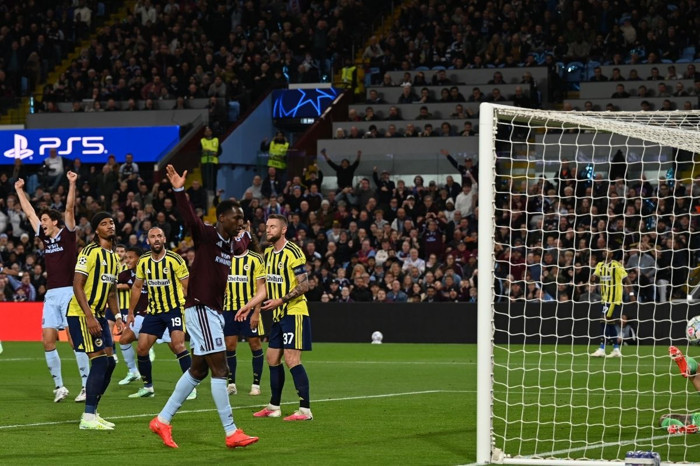 Fenerbahçe, Şampiyonlar Ligi'nde Aston Villa'ya farklı mağlup oldu