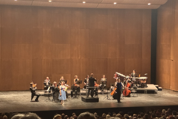 Strauss Philharmonie, AKM'de klasik müziği sahne gösterisiyle buluşturdu