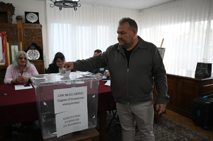 Bulgaristan'da cumhurbaşkanı seçimi için oy kullanma işlemi başladı