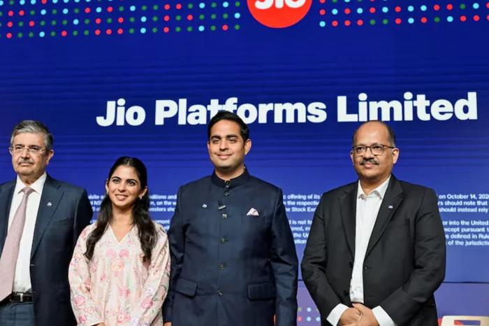 Mukesh Ambani’nin Jio Platforms şirketi, 3,2 milyar dolarlık halka arzın ardından Mumbai borsasında işlem görmeye başlayacak
