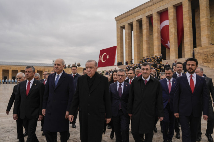 Cumhurbaşkanı Erdoğan başkanlığındaki devlet erkanı Anıtkabir'de