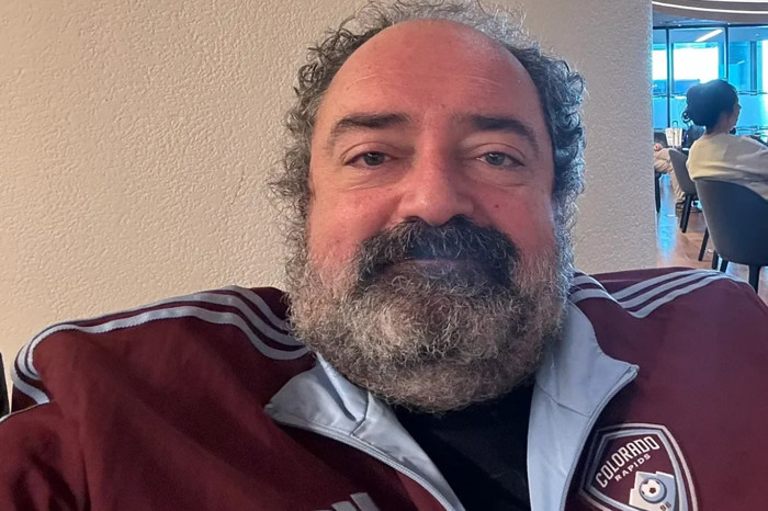 Nevzat Aydın, oğlunun Trabzonspor-Beşiktaş maçında seremonide yer almasının ardından 1 milyon euro isteyen kişilerden şikâyetçi oldu