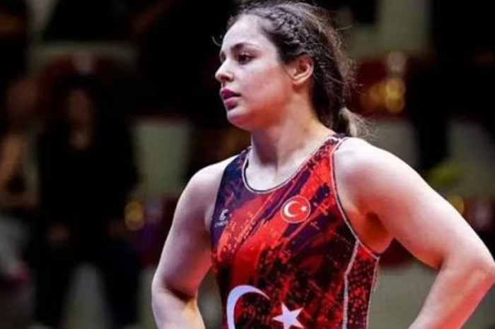 Milli güreşçi Tuba Demir, Dünya Şampiyonası'nda yarı finale yükseldi