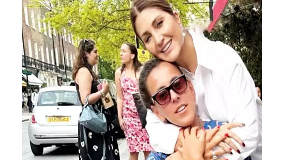 Sibel Can o patronun kızıyla Londra'da özlem giderdi