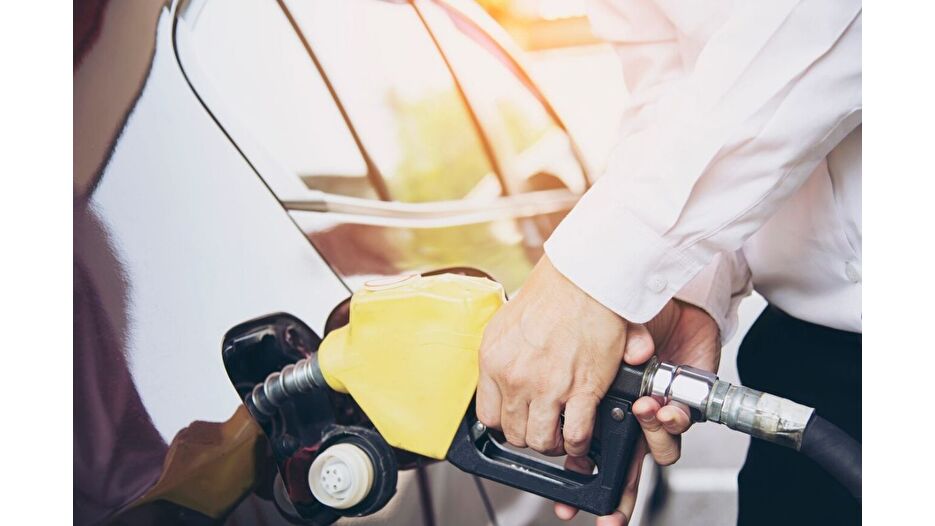 Benzin ve motorine 'füze' zammı