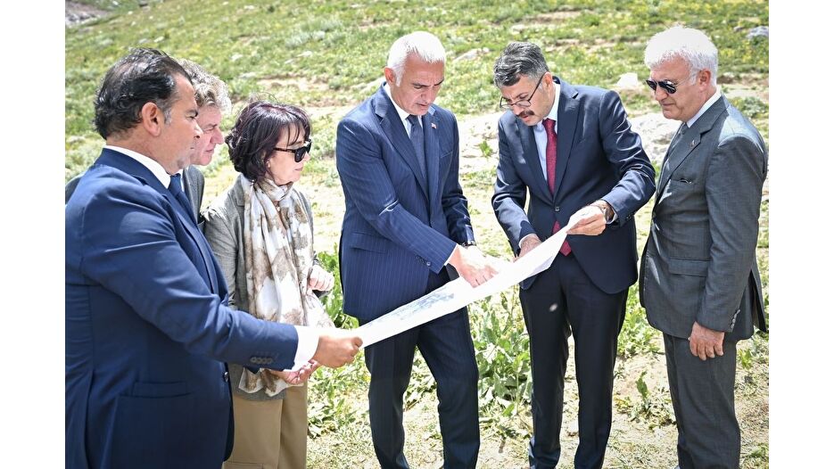 Bakan Ersoy, Cilo Dağları'nda incelemede bulundu