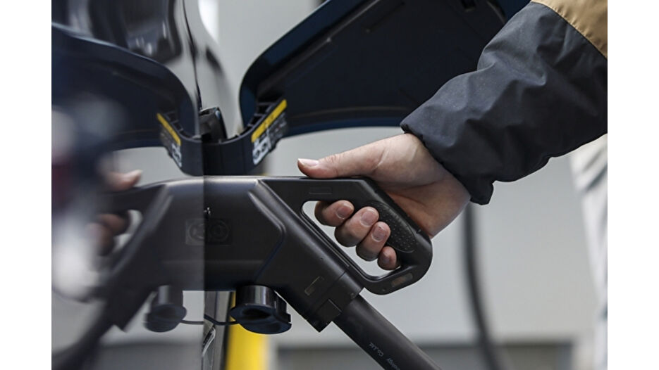 Otomobil pazarında elektrikli ve hibrit rüzgârı