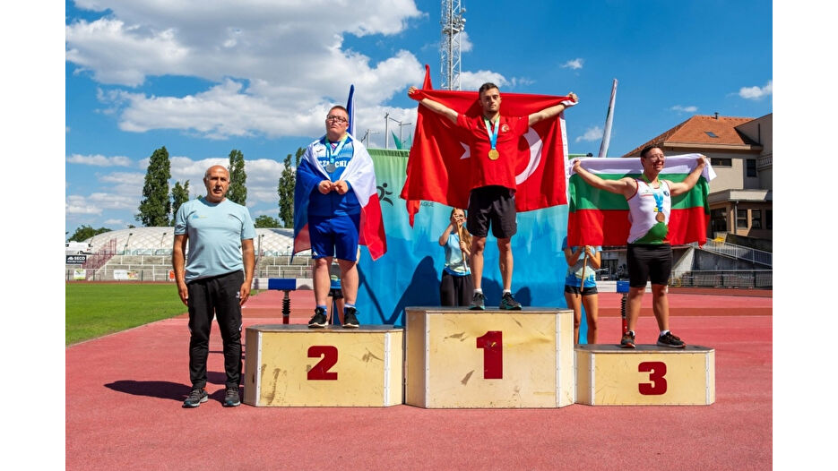 Özel sporculardan tarihi başarı