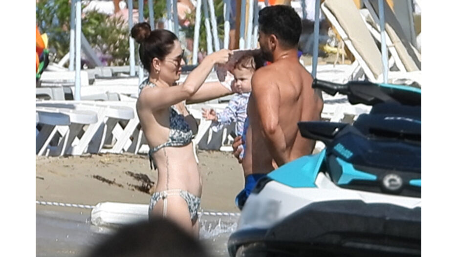 Berk Oktay ve Yıldız Çağrı Atiksoy tatil için Çeşme'de