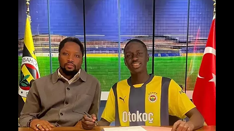 Fenerbahçe, Senegal'de forma giyen Abdou Aziz Fall'ı transfer etti