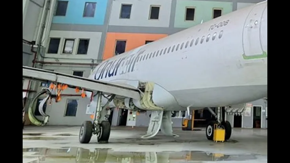 Onur Air'in motorsuz uçağı 92 milyon TL'ye satılık