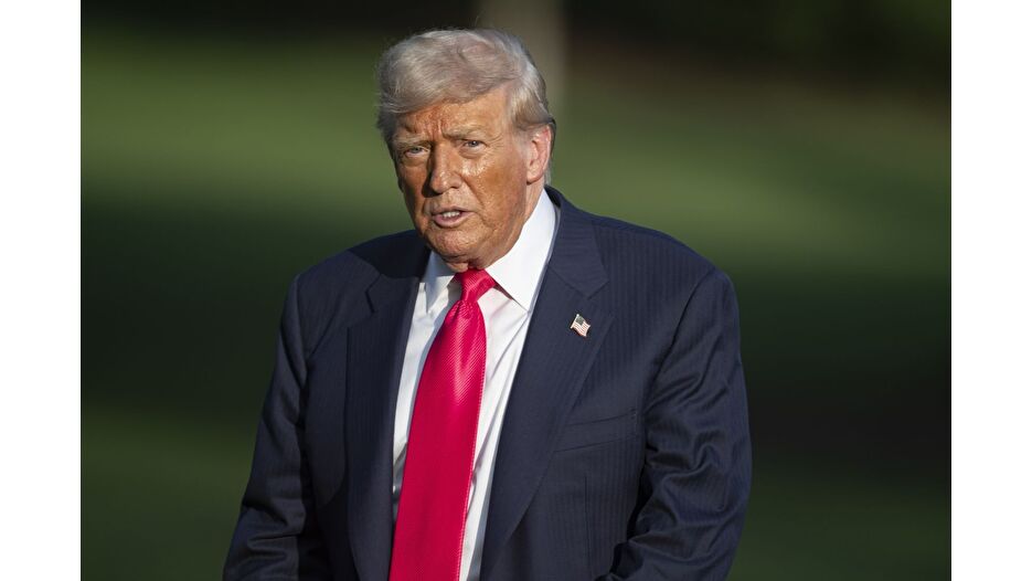 Trump'ın elindeki morlukların sebebi 'tokalaşmak'mış