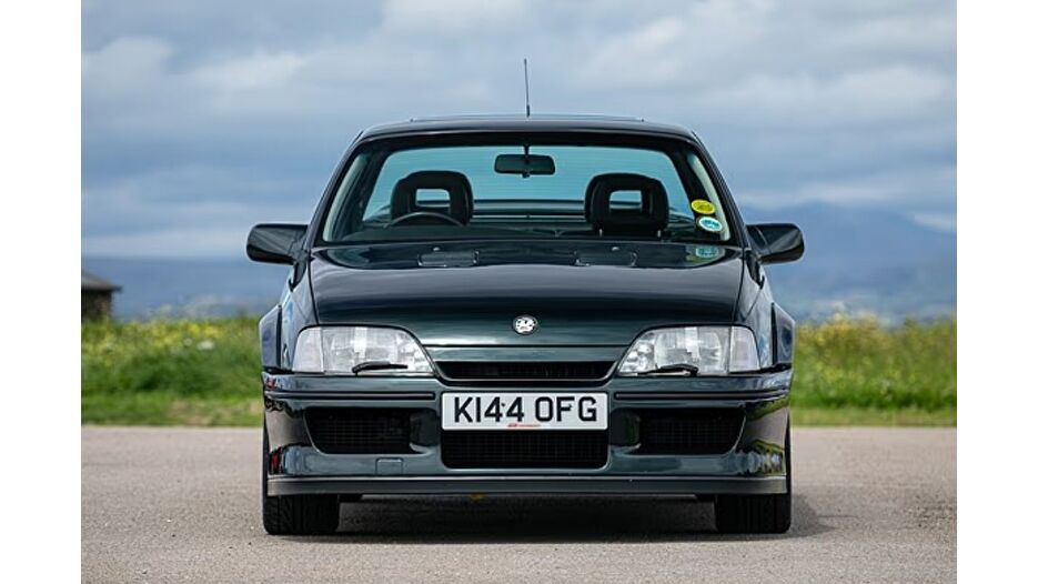 Nadir otomobil Lotus Carlton müzayedede satışa çıkıyor