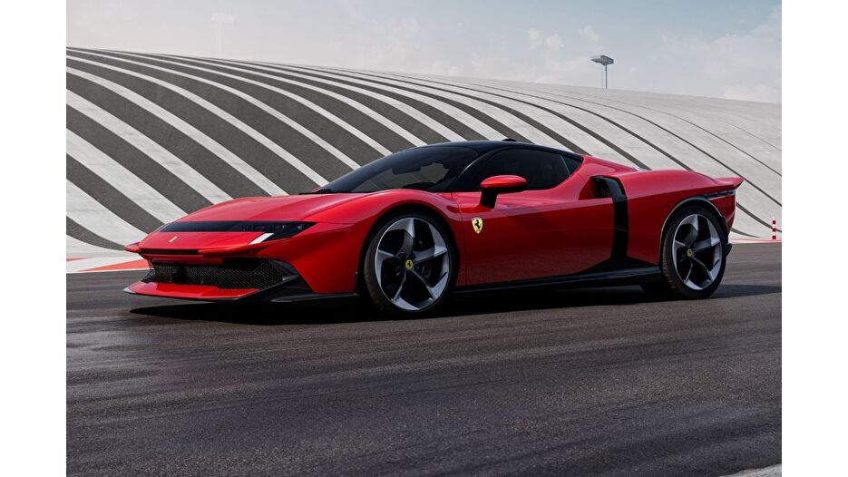 Testarossa yarı elektrikli ve 1050 beygirle döndü