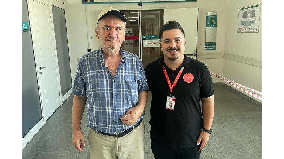 Boğazına poğaça kaçtı doktor Heimlich'le kurtardı