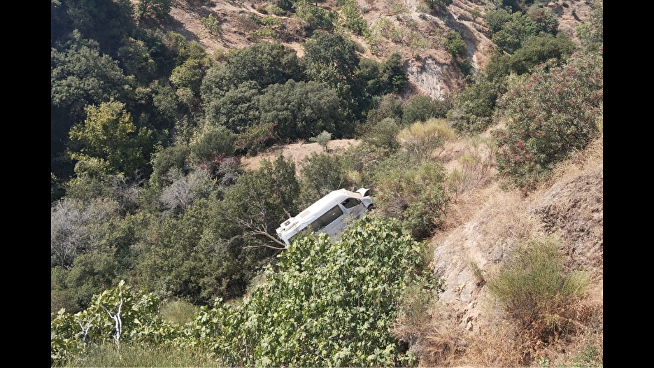Öğrenci servisi uçuruma yuvarlandı: 5 yaralı