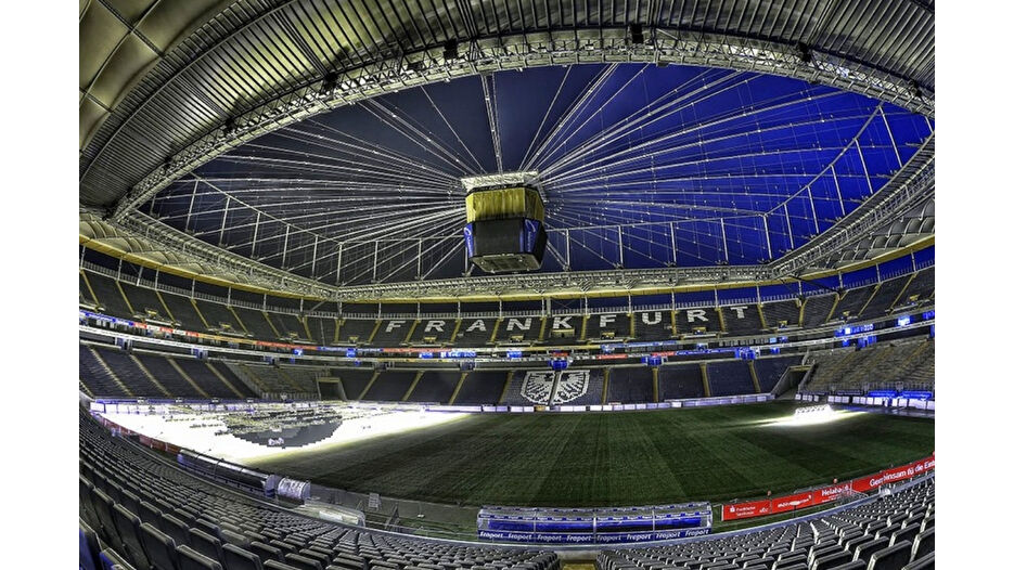 Frankfurt tribünlerine Türk hücumu