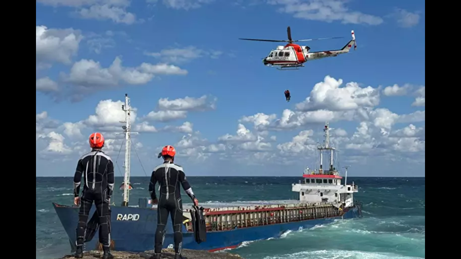 Karaya oturan gemiden helikopterli kurtarma operasyonu
